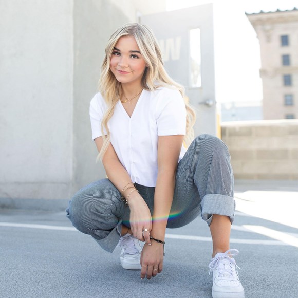 Meet your Posher, Lexi - Picture 1 of 1